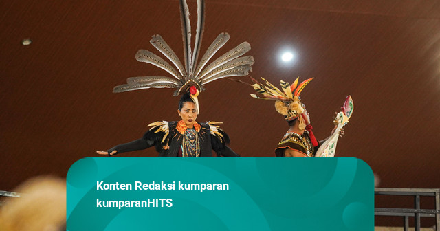 Mel Ahyar Terjemahkan Budaya Dayak Ngaju lewat Kostum Karungut Symphony