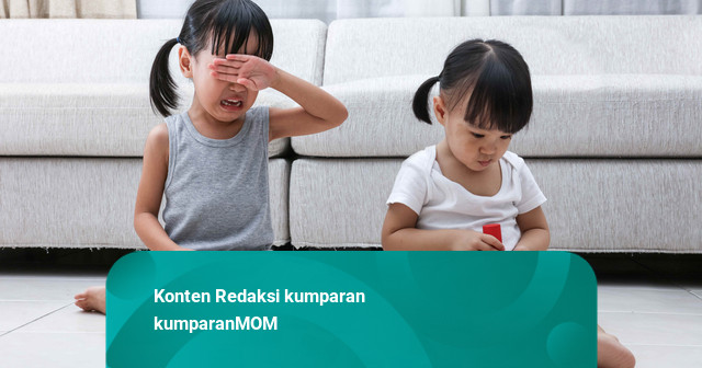 Anak Lebih Suka Main Sendiri di Dekat Temannya, Wajarkah? Ini Kata Psikolog