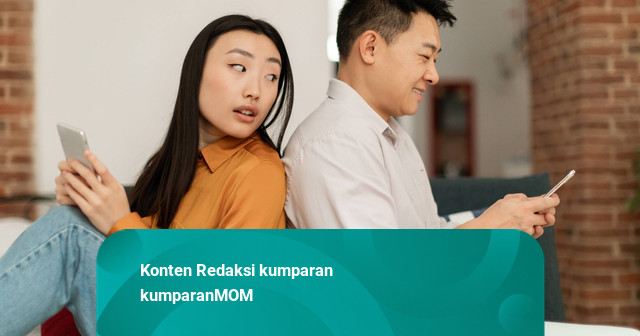 Riset: Keseringan Main HP Bisa Tingkatkan Konflik dalam Rumah Tangga