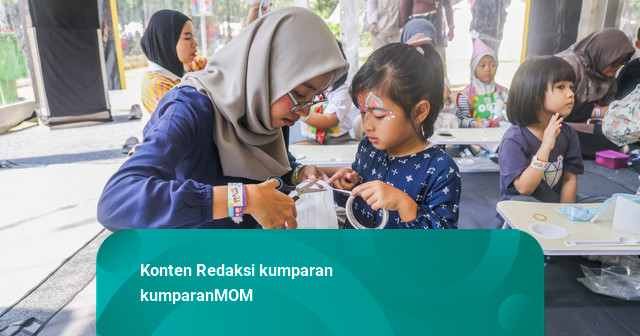 Serunya Daur Ulang Galon Le Minerale Menjadi Topi Ubur-Ubur