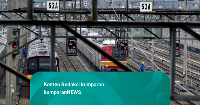 Truk Terperosok di Jalur Serang-Karangantu, KRL Merak-Rangkas Sempat Tertahan