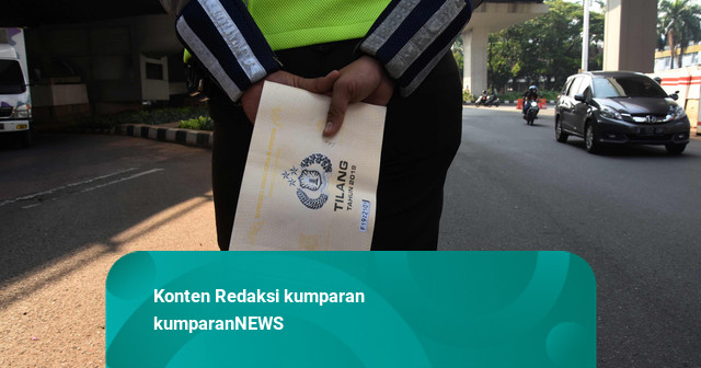 Viral Wanita di Pekanbaru Pacu Motor Sambil Freestyle, Berakhir Ditilang Polisi