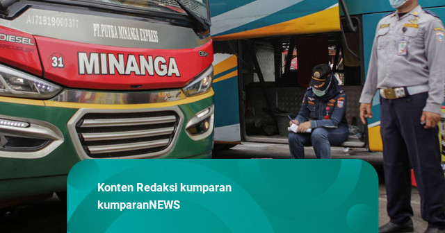 Unik, Lomba Tarik Bus Meriahkan HUT 81 RI di Terminal Kalideres Jakbar