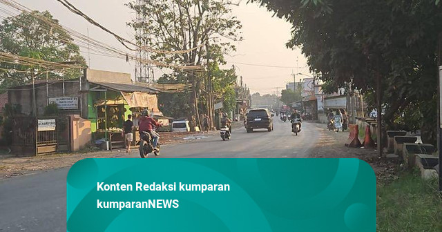Warga Parungpanjang Bogor Blokir Jalan, Protes Debu Proyek Betonisasi