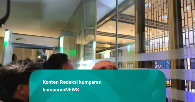 Lampu Lobi Gedung Utama Kejagung Mati saat Eks Jampidsus Febrie Diperiksa