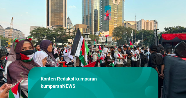 Massa Gelar Aksi Bela Palestina di Patung Kuda, Jalan Merdeka Selatan Ditutup