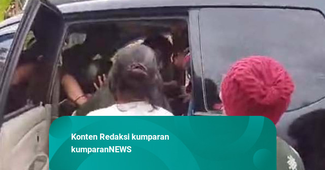 Momen Ibu Hamil Melahirkan di Mobil saat Hendak Dibawa ke Puskesmas di Way Kanan
