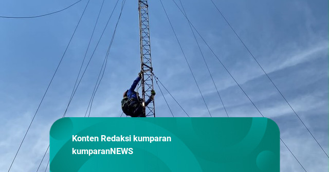 Drone Nyangkut di Tower Setinggi 20 Meter ITC Depok, Petugas Damkar Turunkan