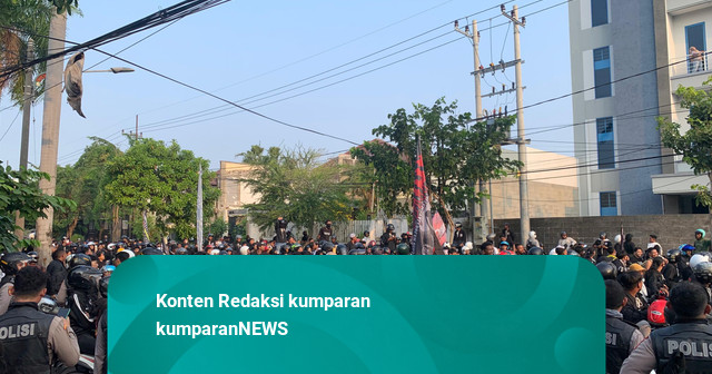 Rombongan Pesilat Demo di Polres Surabaya, Minta Usut DC Bacok Petugas Valet