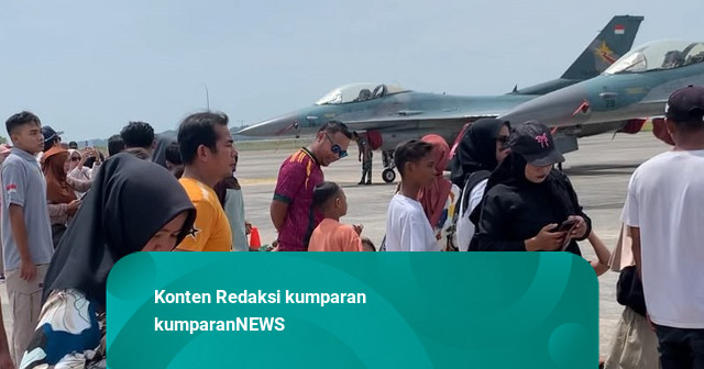 Warga Padati Bandara Hang Nadim, Rela Jalan 3 Km demi Lihat Jet Tempur F-16