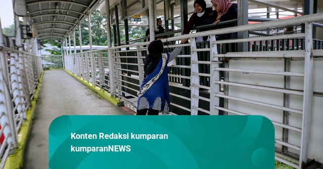Foto: Melihat JPO 'Love-Hate Relationship' di Rasuna Said