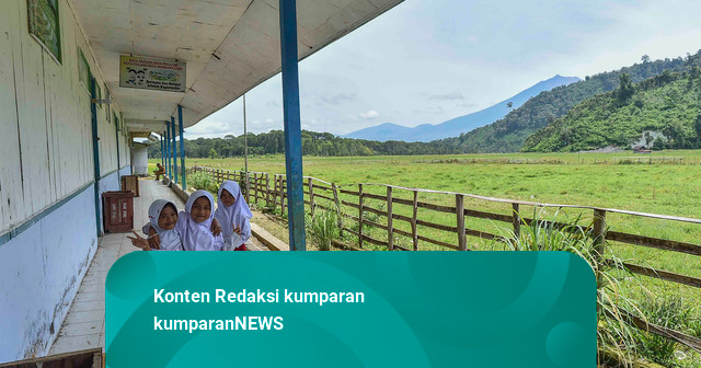 Foto: Semangat Belajar Siswa dengan Fasilitas Terbatas di Kerinci