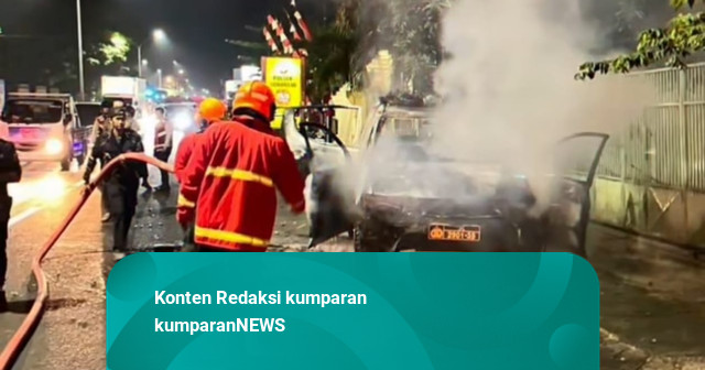 Bentrok Suporter di Pasuruan: 1 Mobil Polisi Dibakar
