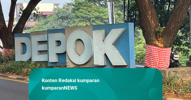 Pohon di Sejumlah Ruas Jalan di Depok Disarungi Kain Kotak-kotak Merah-Putih