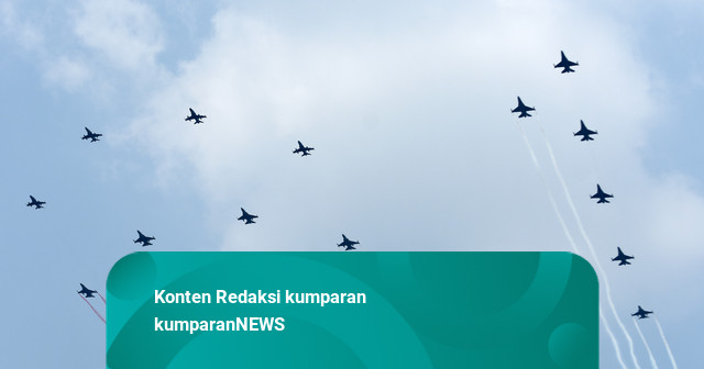 Foto: Bermacam Jet Tempur Fly Pass di Langit Jakarta saat HUT 81 RI