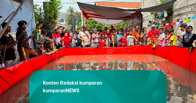 Semarak HUT RI: Warga Lomba Mancing Lele di Terpal, Siasati Keterbatasan