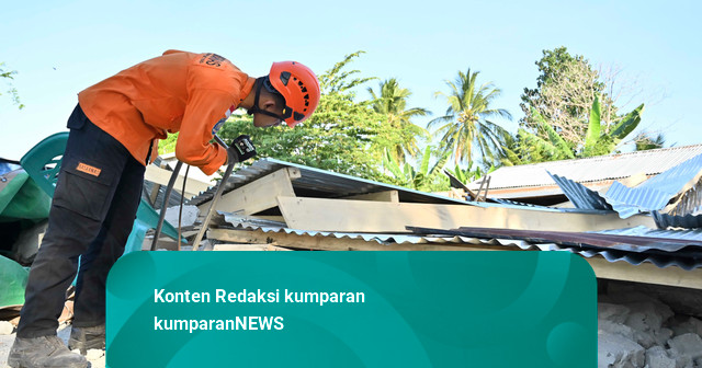 Foto: Basarnas Sisir Lokasi Terdampak Gempa NTT
