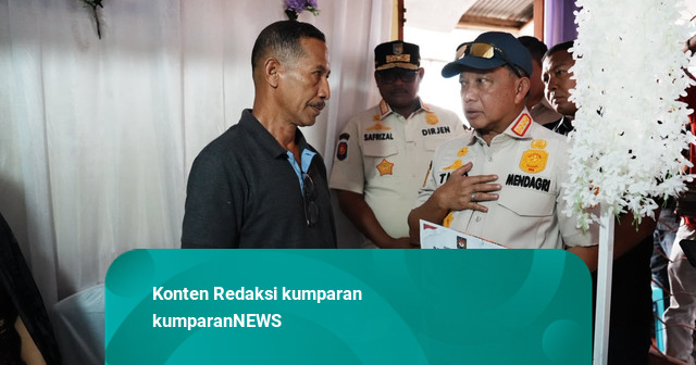 Hadir di Tengah Warga Terdampak Gempa Maumere, Mendagri Serahkan Tali Asih