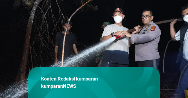 Wali Kota Pekanbaru Turun Langsung Padamkan Karhutla Bersama TNI-Polri