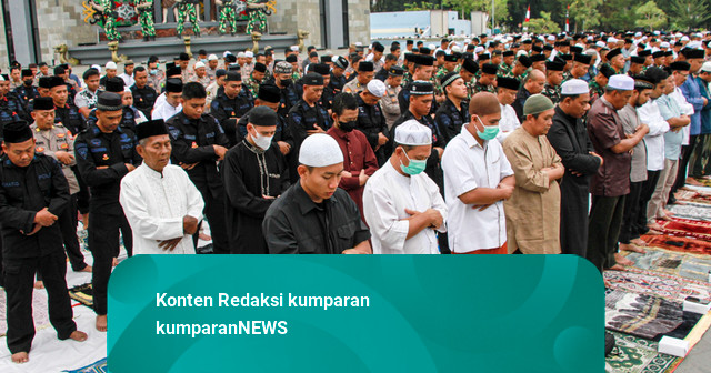 Foto: Warga Palangka Raya Salat Istisqa di Tengah Kemarau
