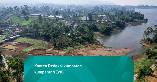 Foto: Kemarau Panjang, Debit Air Situ Cileunca Menyusut