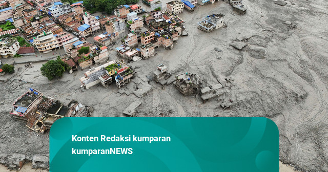 Foto: Luluh Lantak Banjir Bandang di Nepal, Ratusan Turis Asing Hilang