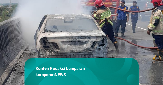 Camry Terbakar di Jalan Layang MBZ, Pengemudi dan Penumpang Selamat