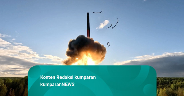 Foto: Rusia Uji Coba Rudal Balistik Antarbenua Berbahan Bakar Padat