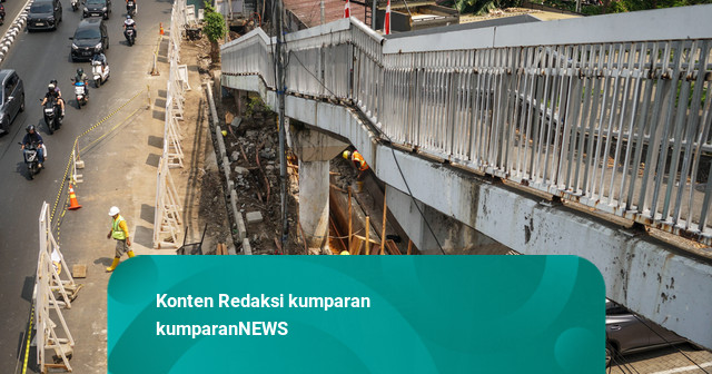 Foto: Revitalisasi Trotoar di Jalan Gatot Subroto