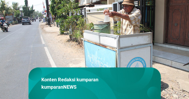 Berjalan 20 KM, Kakek di Kudus Tawarkan Es Sirup Demi Sesuap Nasi untuk Keluarga