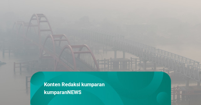 Foto: Sebaran Asap Karhutla di Indonesia Bergerak ke Arah Utara