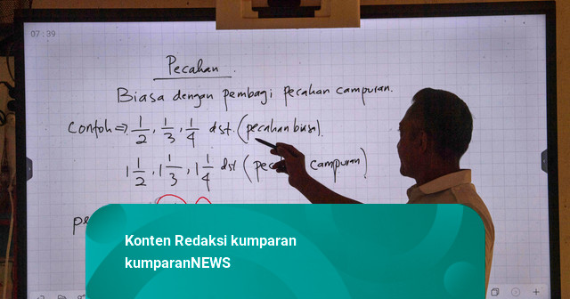 Foto: Masih Diselimuti Kabut Asap, Sekolah di Sumatera Terapkan PJJ