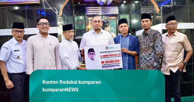 Andre Rosiade Serahkan Rp 50 Juta untuk Masjid Raudhatul Ulum Padang Timur