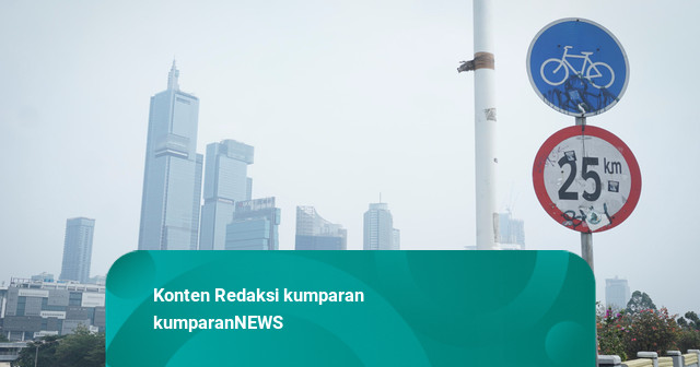 Foto: Kualitas Udara Masuk Kategori Tidak Sehat, Langit Jakarta Jadi Kelabu