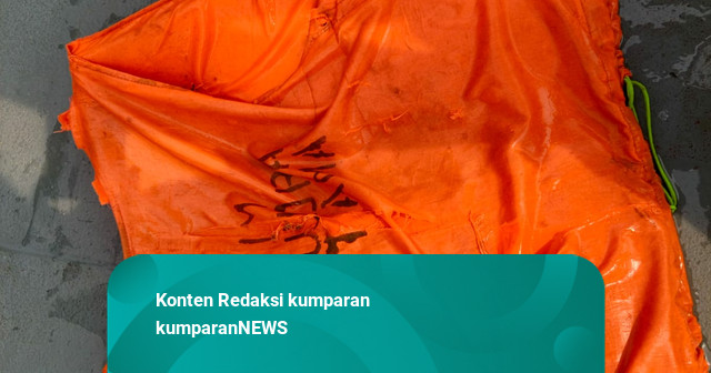 TNI AL Kembali Temukan Life Jacket saat Cari 5 Wartawan yang Hilang