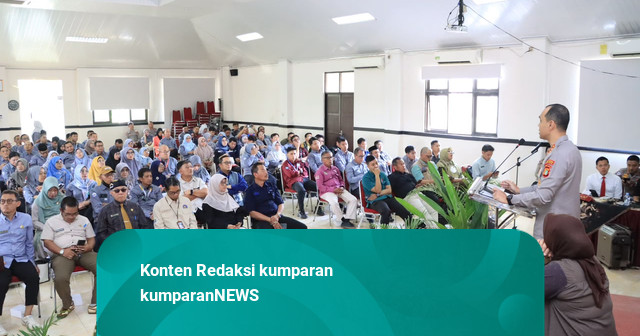 Saat Anggota Polisi di Kota Bekasi Jadi "Bapak Asuh" untuk Para Siswa SMK