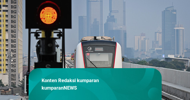 Foto: Hari Pertama LRT Jakarta