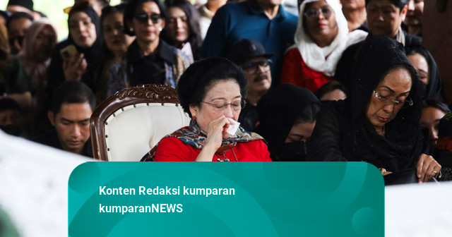 Tangis Megawati Iringi Pemakaman Guruh Soekarnoputra