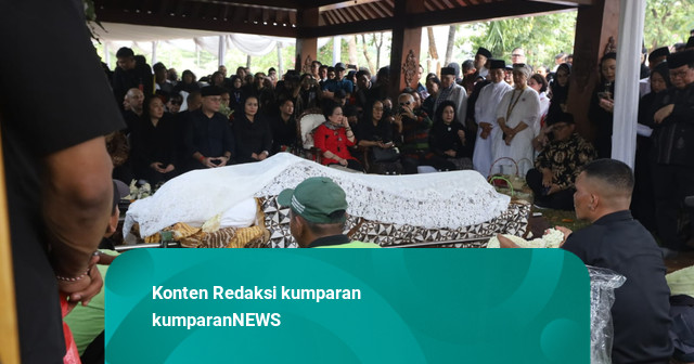 Foto: Guruh Soekarnoputra Meninggal Dunia, Dimakamkan di TPU Karet Bivak