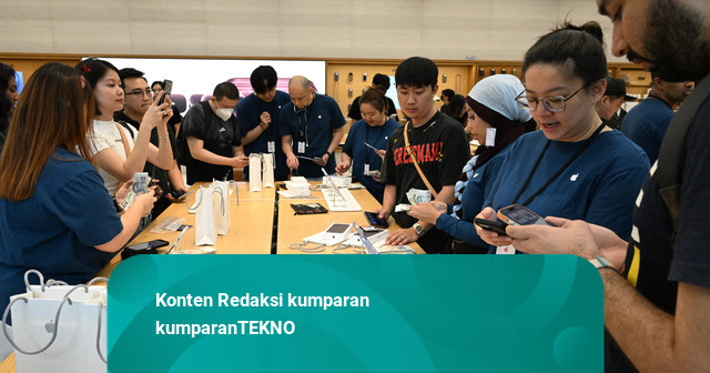 Foto: Antrean Mengular Pembeli iPhone 18 Pro dan 18 Pro Max di Singapura