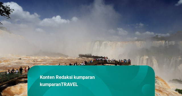 Foto: Makin Deras, Air Terjun Iguazu Justru Dibanjiri Wisatawan