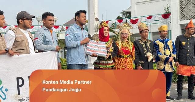 UMY Kirim 100 Family Kit dan 20 Tenda untuk Korban Gempa NTT
