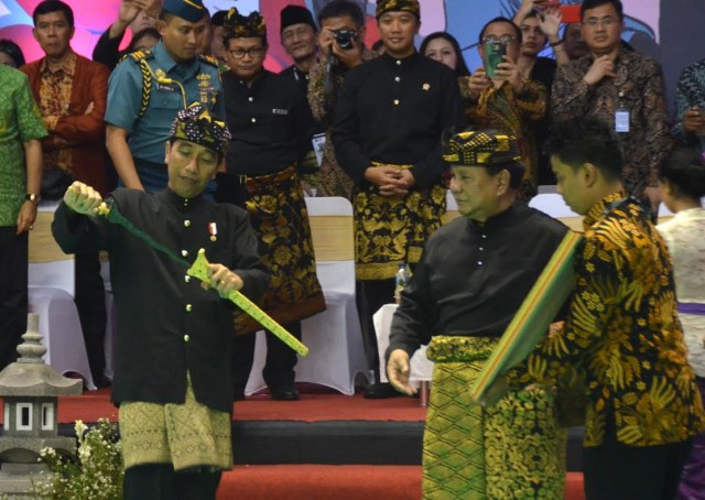 Jokowi dan Prabowo di Kejuaraan Pencak Silat Dunia  (Foto: Humas Setneg/Oji)