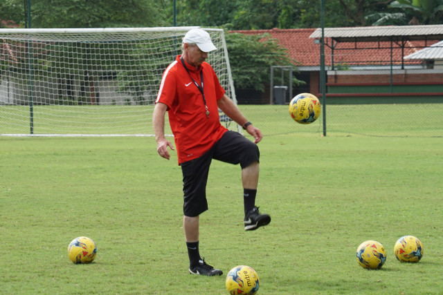 Mantan pelatih Timnas Indonesia, Alfred Riedl. Foto: Aditia Noviansyah/kumparan