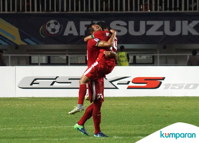 Tim Nasional Indonesia saat bertanding di leg I final Piala AFF 2016 (Foto: Kumparan/Aditia Noviansyah)