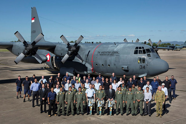 Pesawat Hercules milik TNI AU saat diserahterimakan dari RAAF Australia (8/2/2016). (Foto: RAAF Australia)