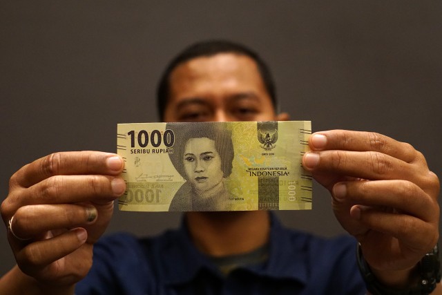Desain baru uang pecahan seribu rupiah.  (Foto: Aditia Noviansyah)