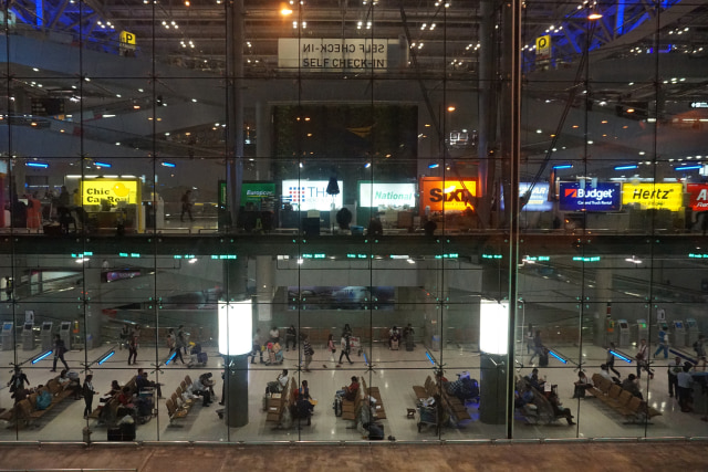 Suasana bandara Suvarnabhumi, Bangkok, Thailand, Kamis (15/12). (Foto: Aditia Noviansyah)