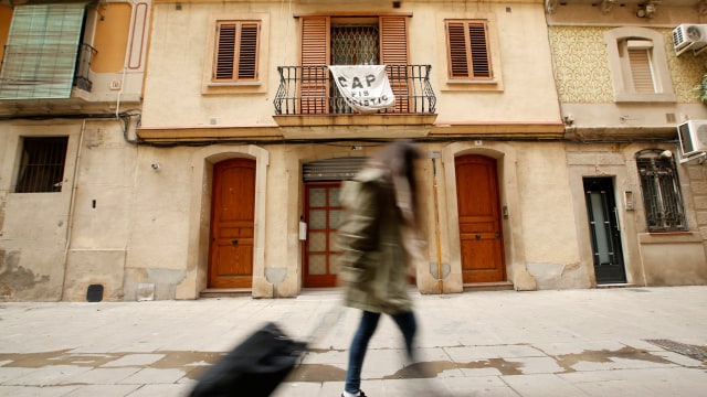 Ilustrasi AirBNB, Hotel, Travel (Foto: REUTERS/Albert Gea)