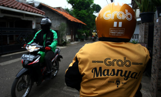 Salah satu pengemudi ojek online GrabBike. (Foto: ANTARA)
